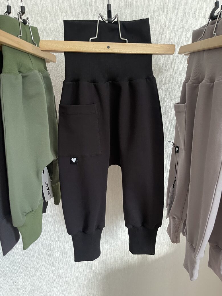 BIKSES - melnas ar kabatiņu 