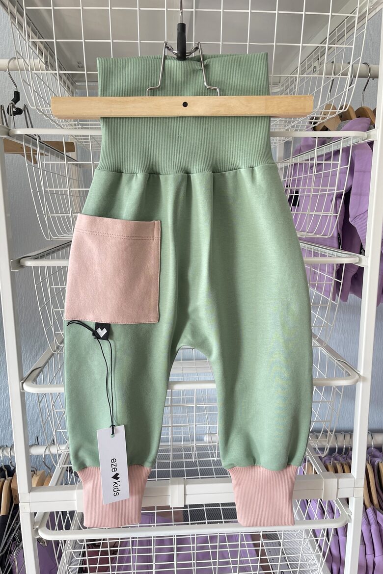 BIKSES BĒRNAM - zaļas ar rozā kabatu un elastikām 02